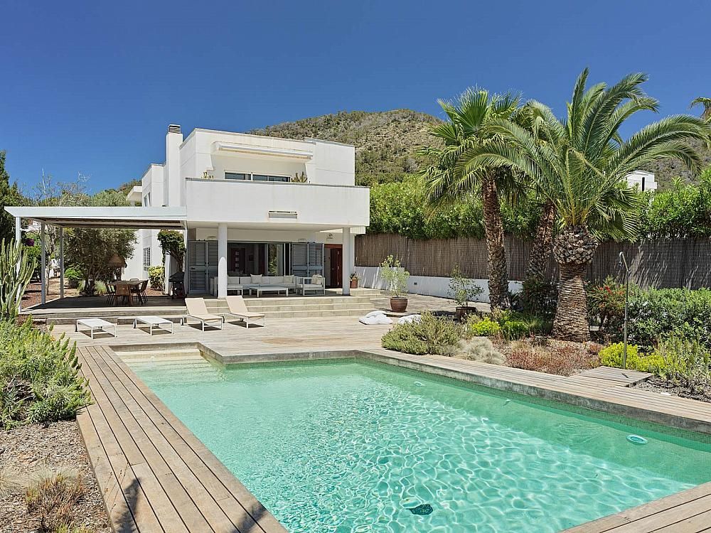 Property photo 1 of 30