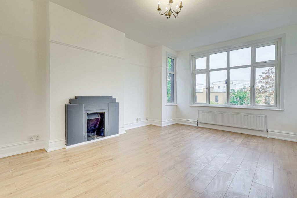 Property photo 2 of 28