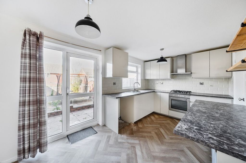 Property photo 3 of 14 12820104