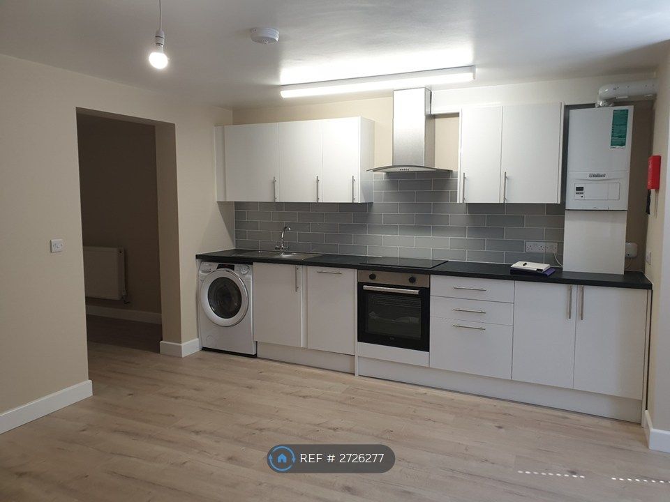 Property photo 2 of 10 Kitchen