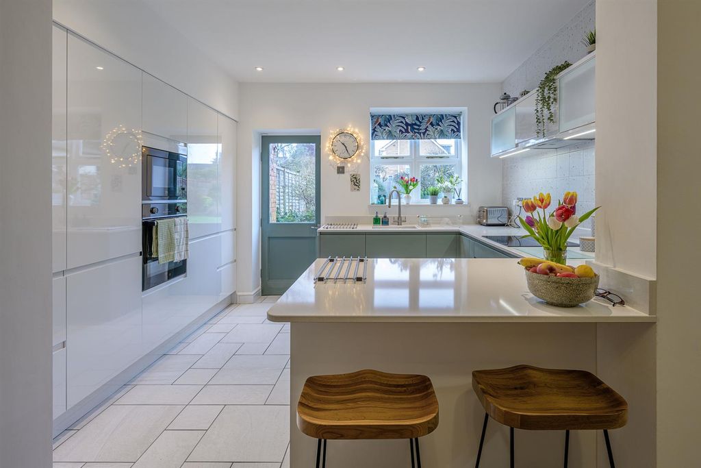 Property photo 3 of 34