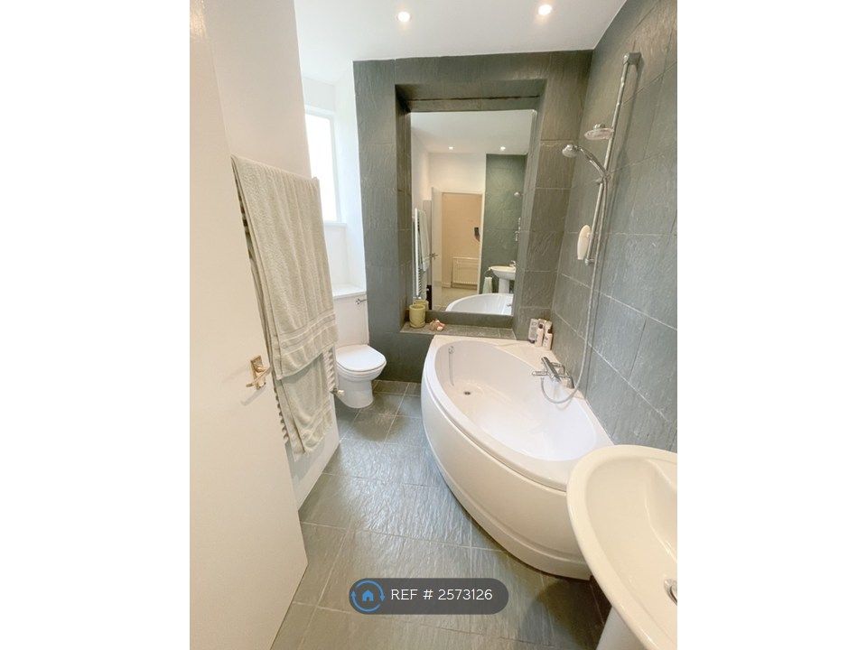 Property photo 3 of 9 Bathroom