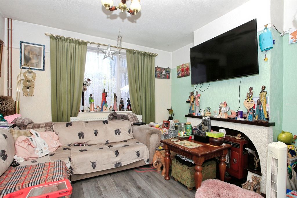 Property photo 2 of 11