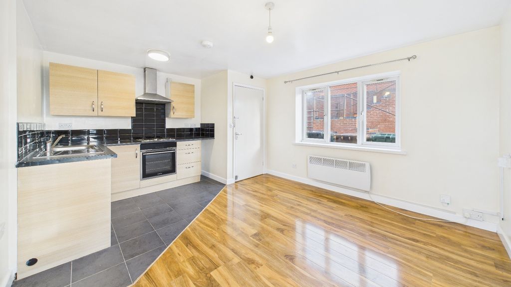 Property photo 3 of 10 2979783