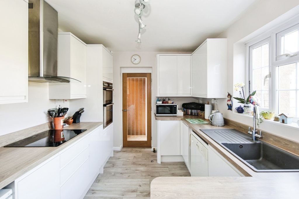 Property photo 2 of 21 Kitchen 1