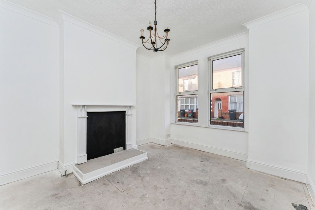 Property photo 2 of 20 Pbox-Img.Jpg