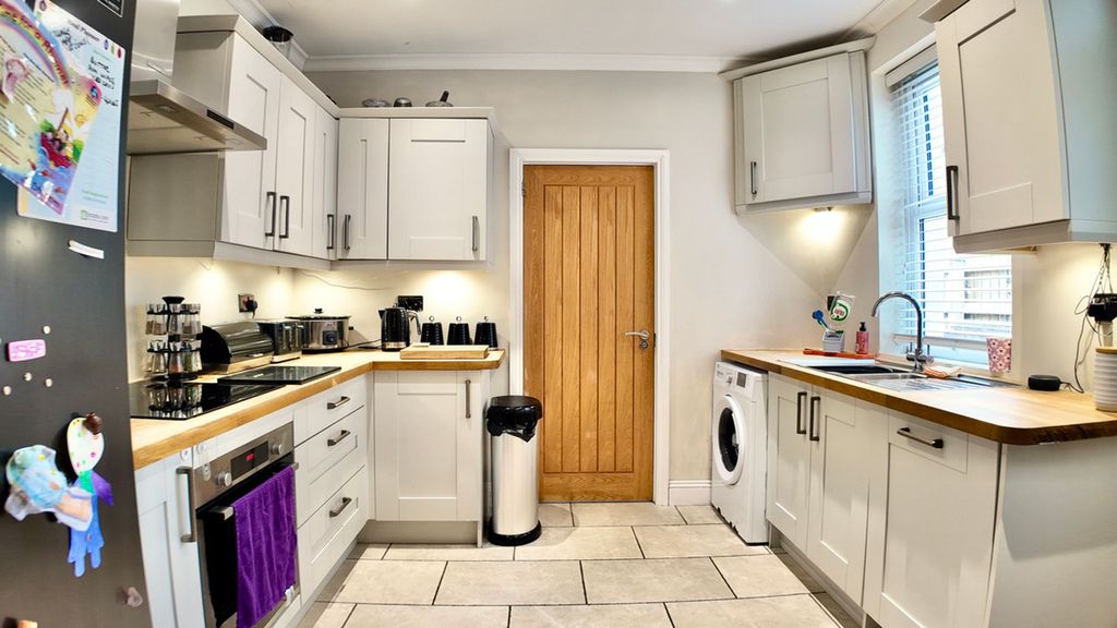 Property photo 3 of 32