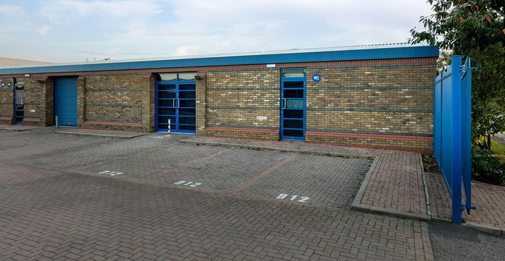 Property photo 1 of 2 912 Yeovil Road