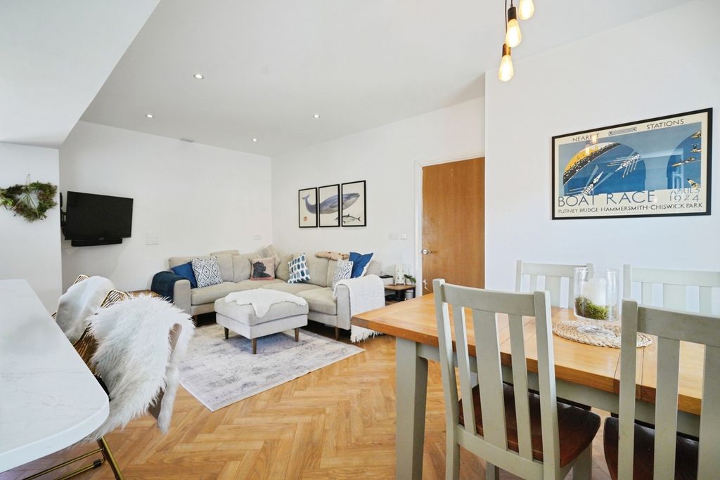 Property photo 3 of 20 Family Area/Dining