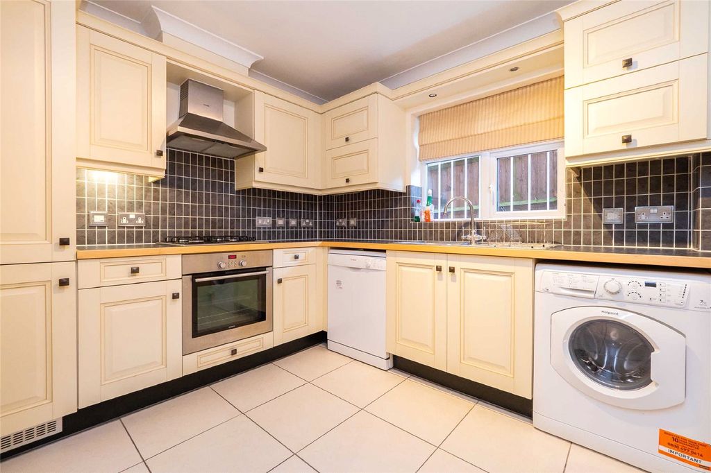 Property photo 3 of 11 Photo