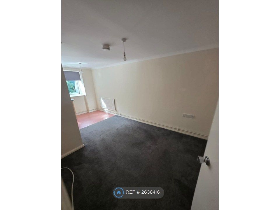 Property photo 3 of 6 Living Room