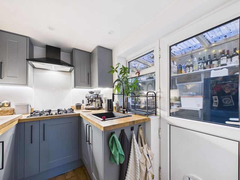 Property photo 2 of 18 Kitchen
