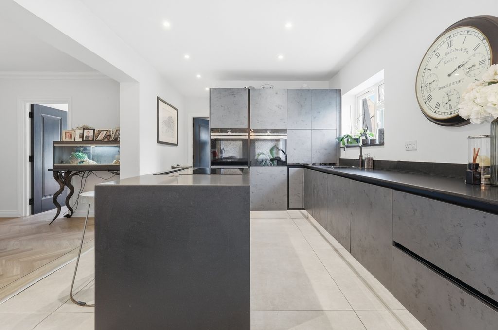 Property photo 2 of 26 Picture No. 54