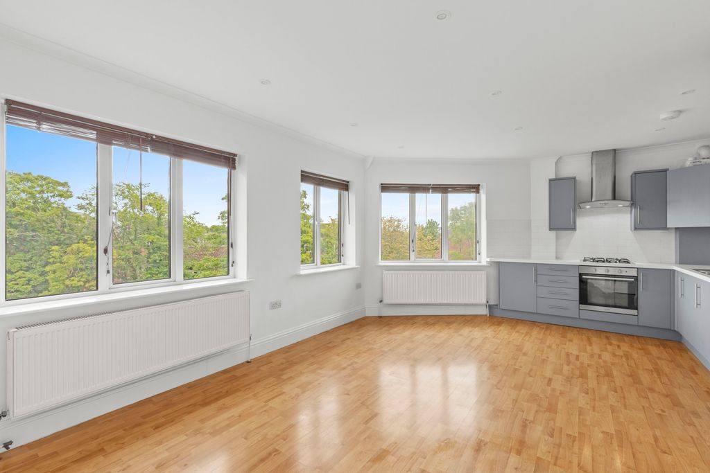 Property photo 2 of 8 Flat 2, 8A Nightingales Corner, Hp7 9Pz (Low Res)-