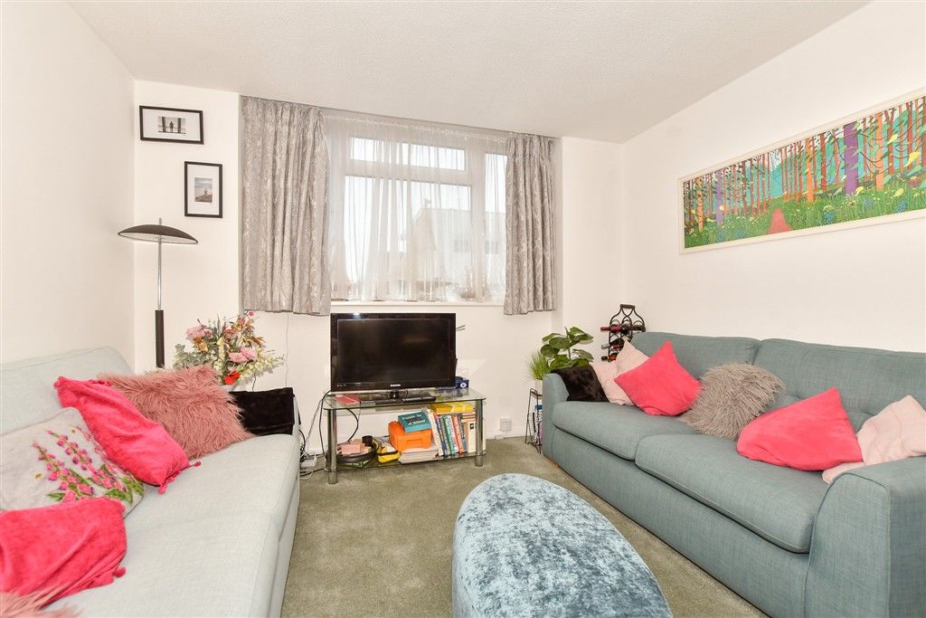 Property photo 2 of 8 Lounge/Kitchen