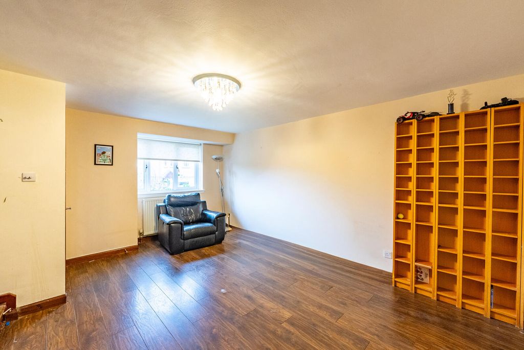 Property photo 3 of 25 Living Room