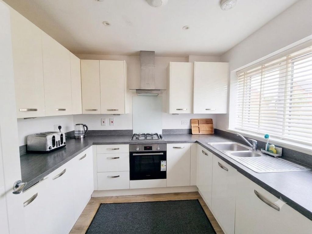 Property photo 2 of 10 Kitchen