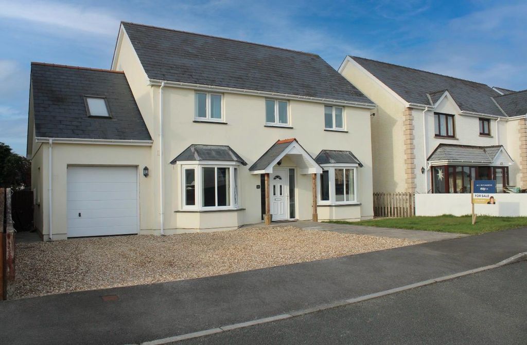 Property photo 1 of 32