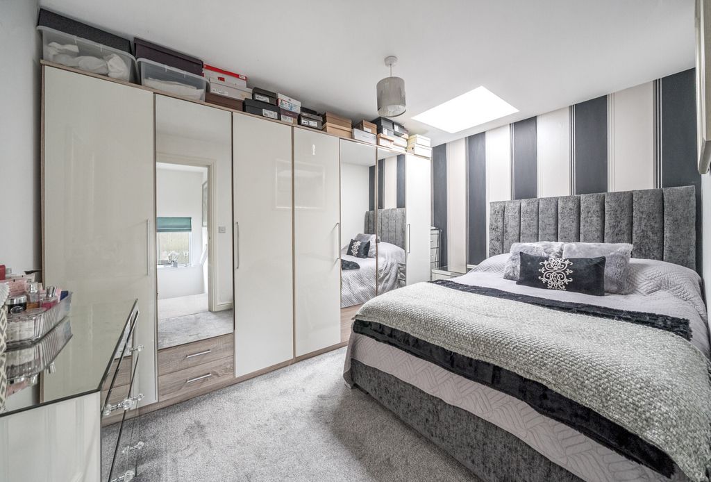 Property photo 2 of 22 Bedroom Two