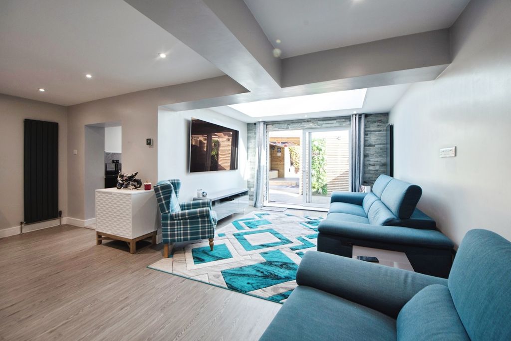 Property photo 2 of 16 Pbox-Img.Jpg