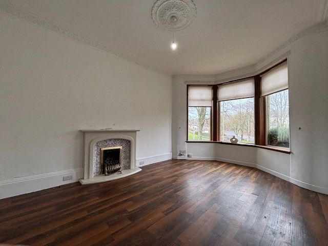 Property photo 1 of 8 Lounge