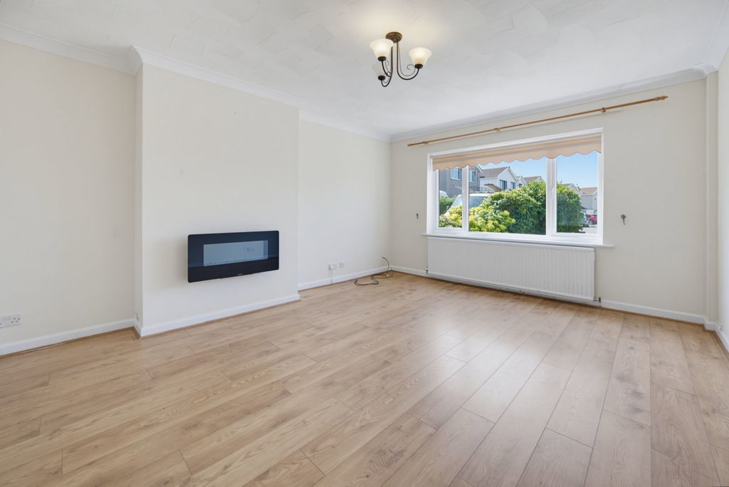 Property photo 2 of 35