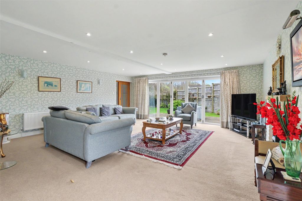 Property photo 2 of 19 Picture No. 16