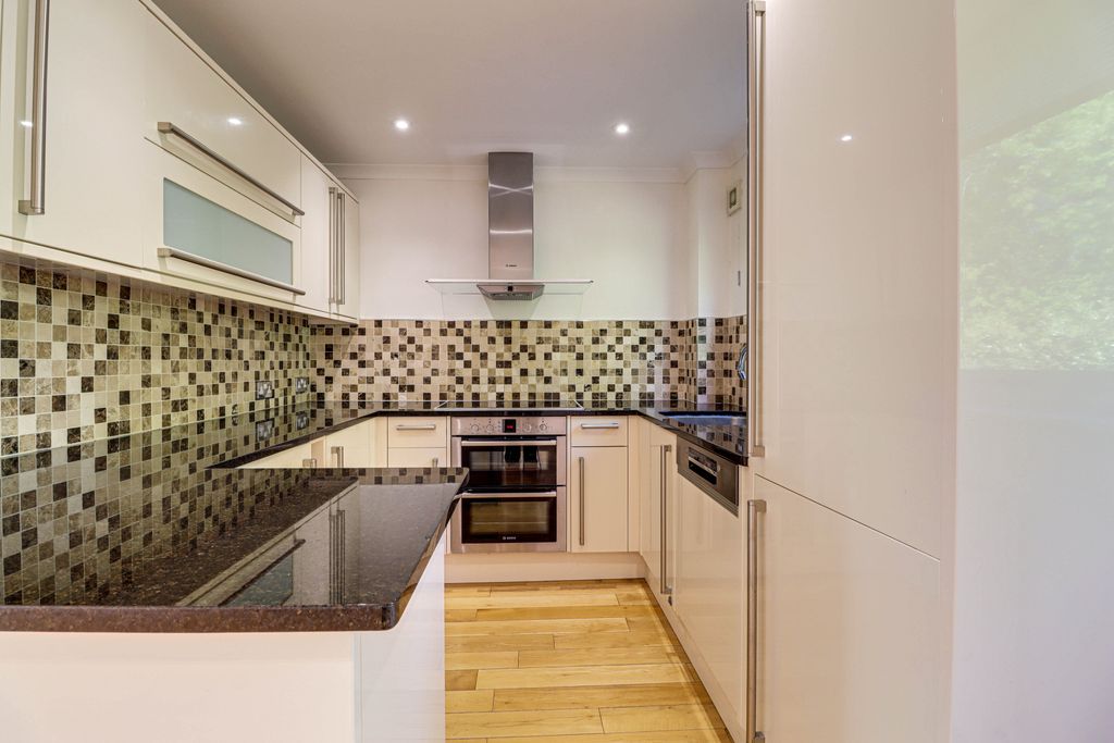 Property photo 3 of 17 Kitchen