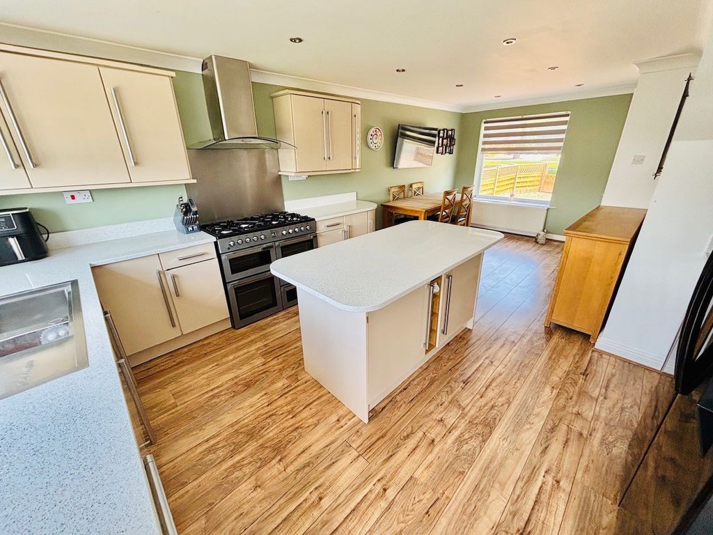 Property photo 3 of 24 Pbox-Img.Jpg