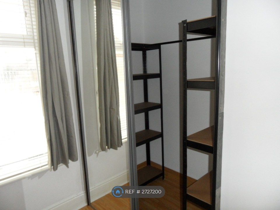 Property photo 3 of 7 Walk In Wardrobe With Lots Of Storage Space