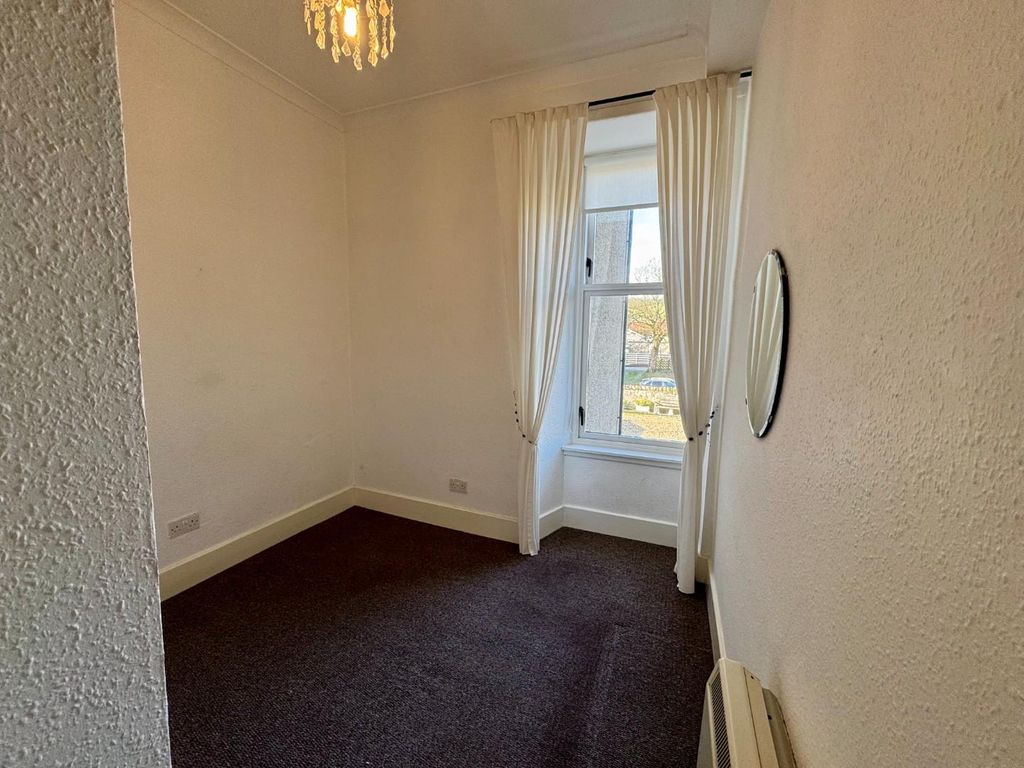 Property photo 3 of 28 Bedroom