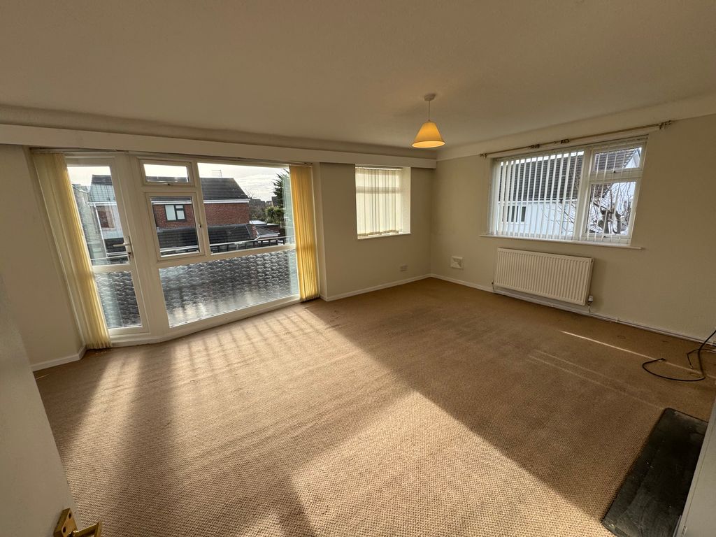 Property photo 1 of 14 Living Room