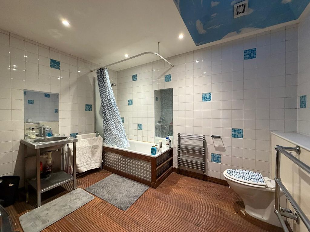 Property photo 3 of 6