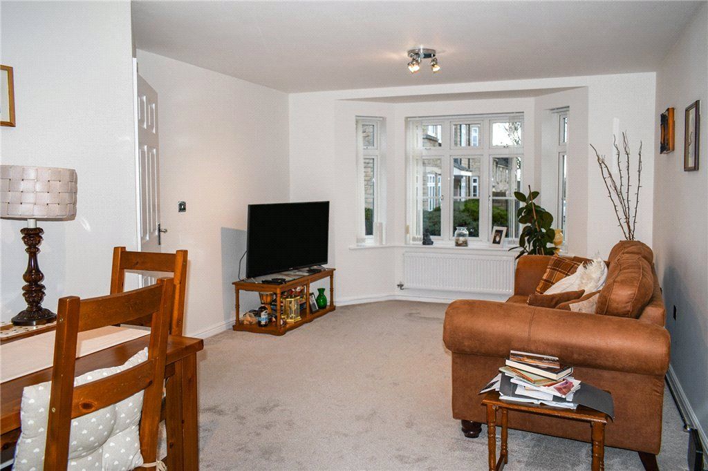 Property photo 3 of 15 Lounge