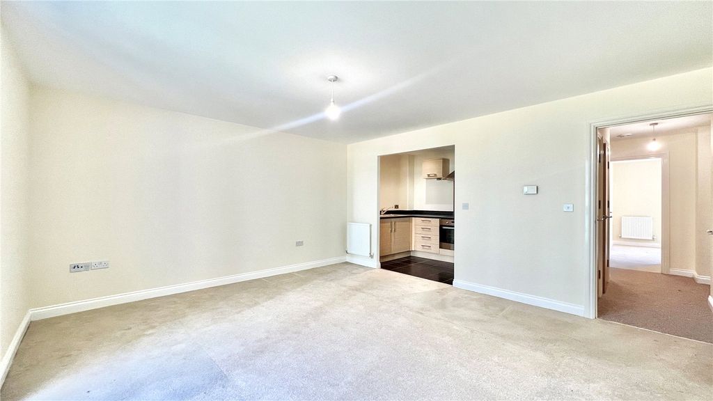 Property photo 3 of 13 Picture No. 02