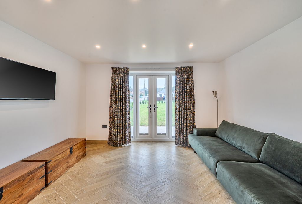 Property photo 3 of 12 1420602-11-69Aaf9...
