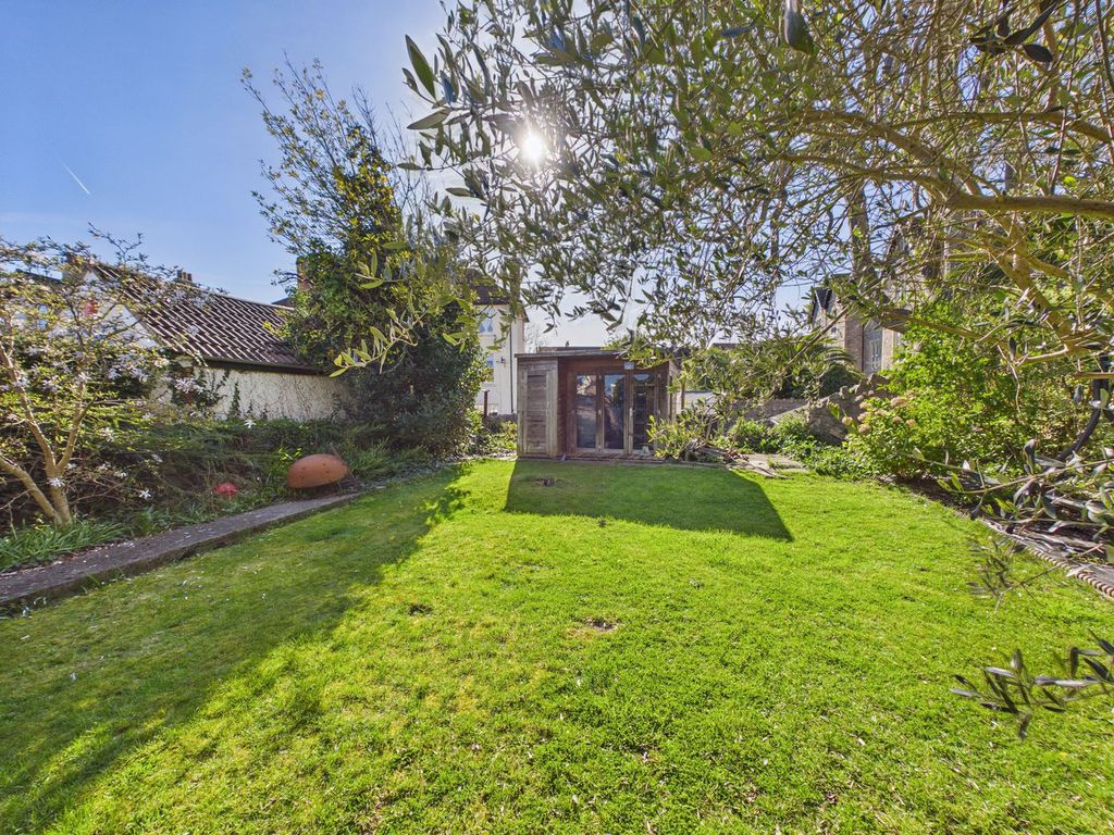 Property photo 2 of 27