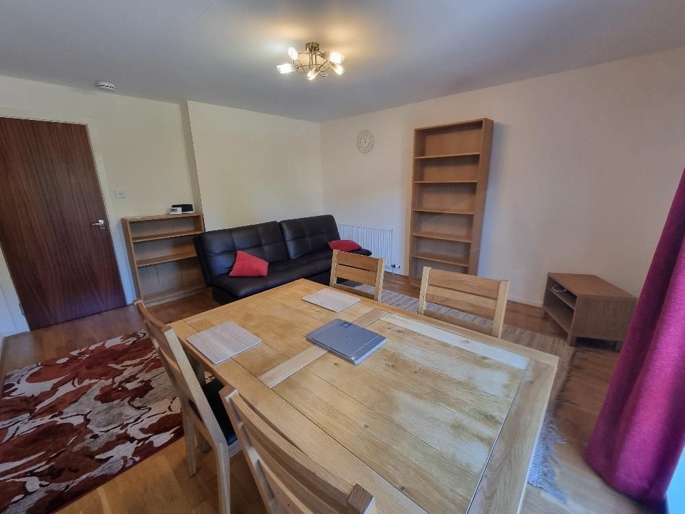 Property photo 3 of 11 Lounge 2