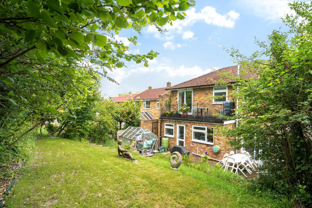 Property photo 2 of 26