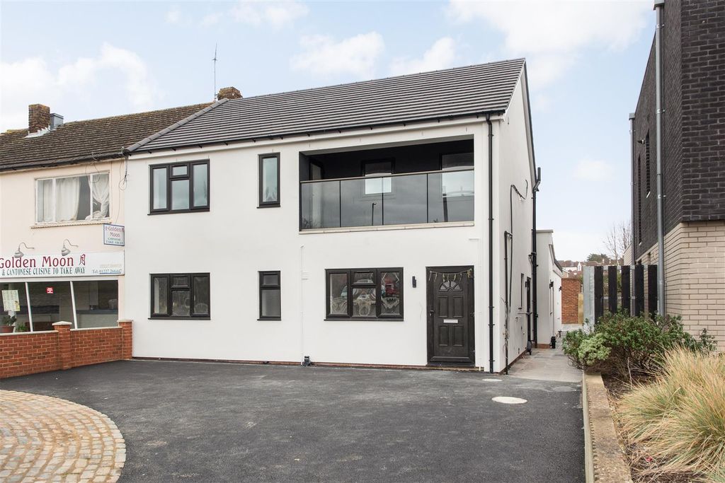 Property photo 1 of 14 Old Bridge Road, Whitstable