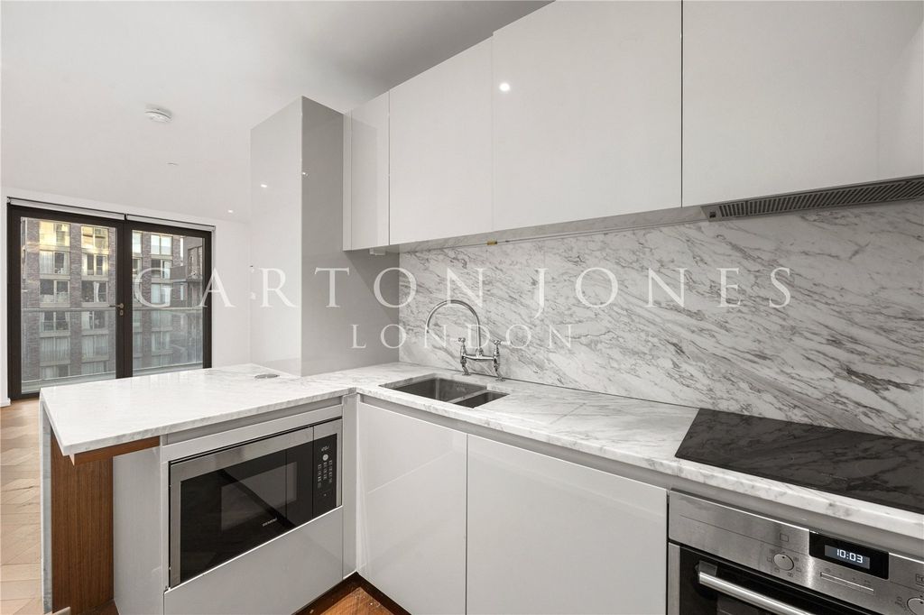 Property photo 3 of 22 Kitchen