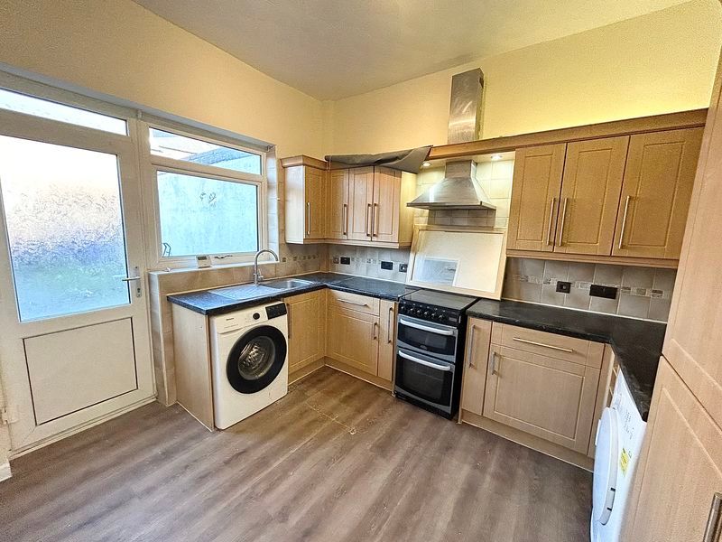 Property photo 3 of 7 Photo 6