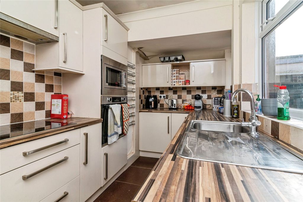 Property photo 3 of 23 Picture No. 15