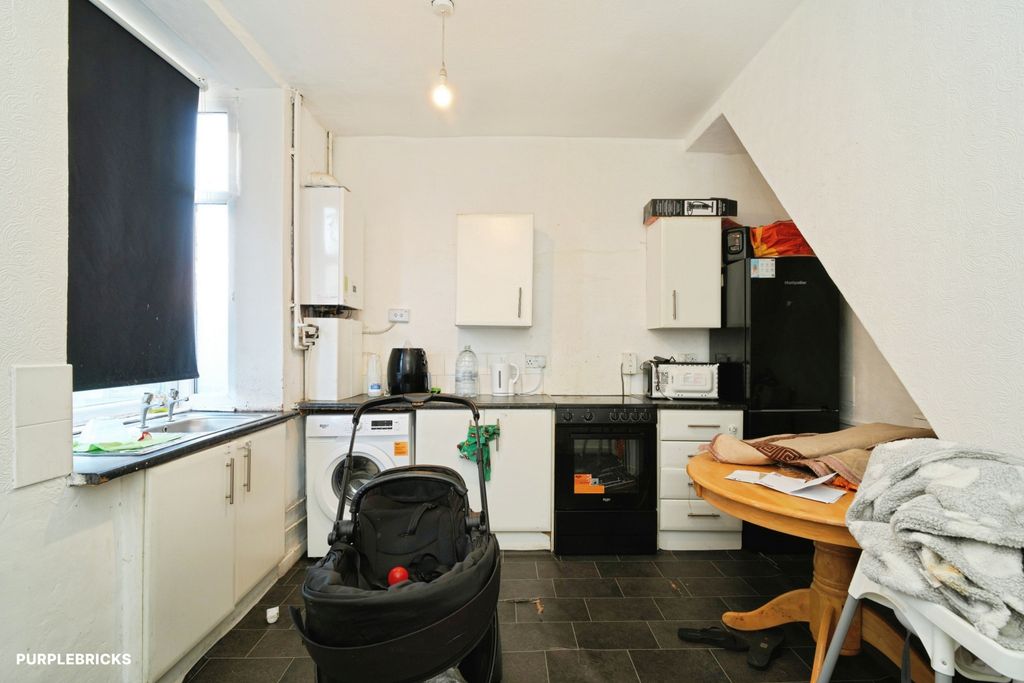 Property photo 2 of 22