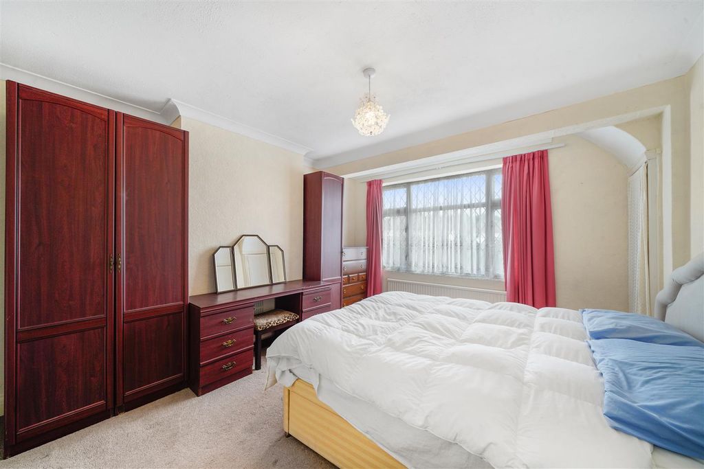 Property photo 3 of 14 136 Cavendish Avenue - 5H3Nd4Vw9Bby2Oueegwm.Jpg