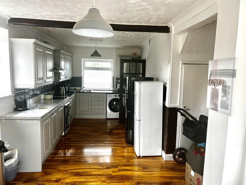 Property photo 3 of 14 Kitchen