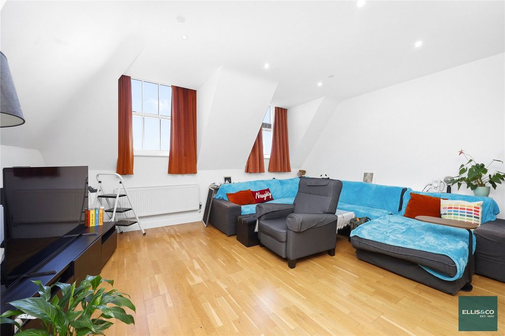 Property photo 2 of 12 Picture No. 18