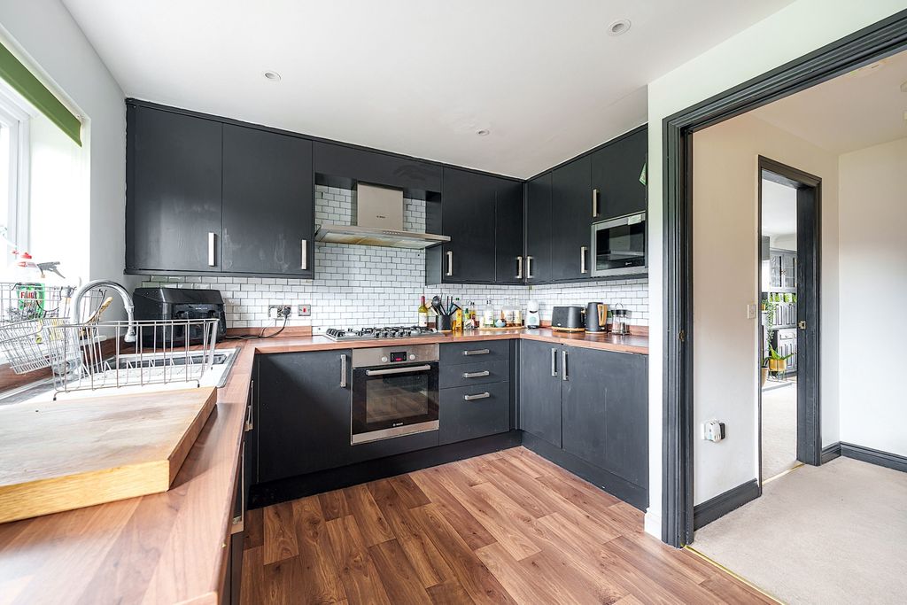 Property photo 3 of 17 Kitchen 2