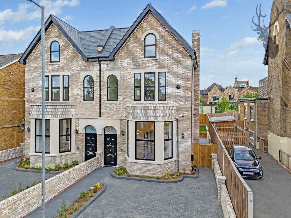 Property photo 1 of 32