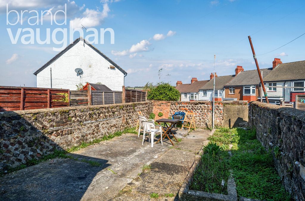 Property photo 2 of 10 Garden